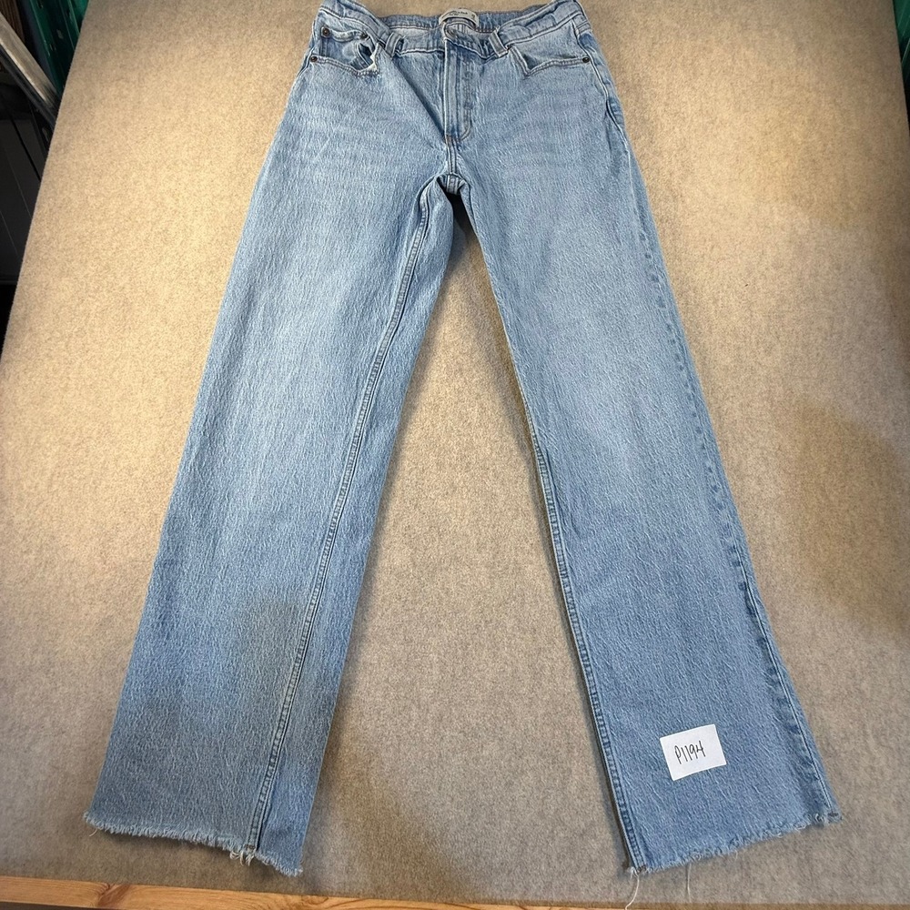 Abercrombie & Fitch The Baggy Low Rise Jeans Light Wash Raw Hem 28 6L